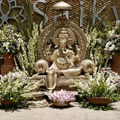 Big energy and bigger blessings. We started this wedding with a grand Ganesha setup, using a majestic idol, lush greenery, and bowls of lotus buds to create a divine and welcoming ambiance.