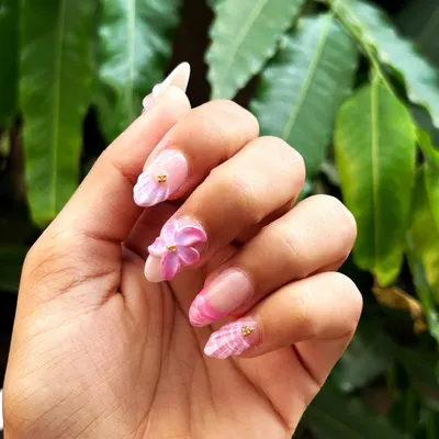 Summer in full bloom. This design features beautiful, hand-sculpted 3D pink flowers on a soft, patterned base for a delicate and dimensional look.