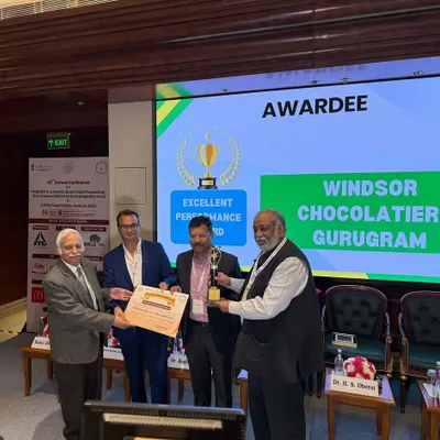It was an honor to receive this Excellent Performance Award for food safety from the Ministry of Food Processing, a testament to my commitment to the highest quality standards.