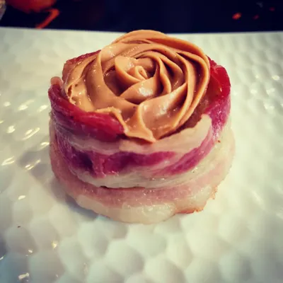 This bacon-wrapped keema and veggie cupcake is a true showstopper. It features a beautiful peanut butter rose on top and a hidden slice of boiled egg inside for an extra protein boost.
