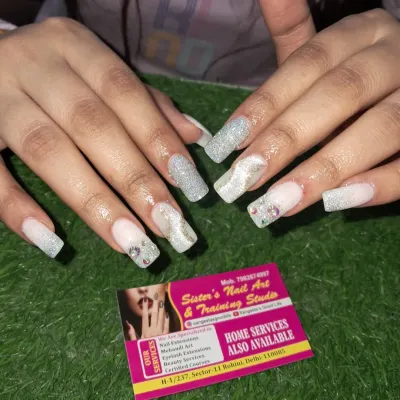 For the ultimate sparkle lover, these square nails are a dream. We combined a beautiful silver glitter with accent nails fully covered in dazzling stones.