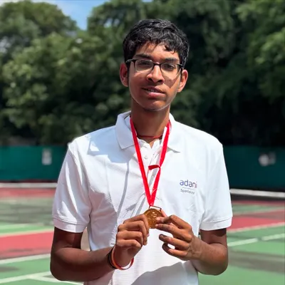 An inspiration to us all. Here is 15-year-old Lakshmi Jadala, Asia’s top-ranked para lawn tennis player, after winning gold at the National Tennis Championship. This victory secured his spot to represent India at the Special Olympics World Games.