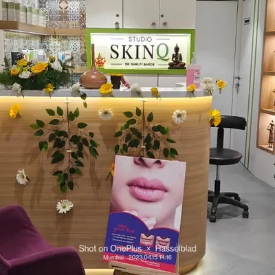 For the opening of Studio SKINQ, a clinic in Mumbai, we decorated the reception desk with fresh flowers and green vines. This simple touch adds a natural and welcoming feel to a professional space.