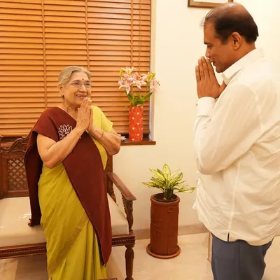 Welcoming Dr. Pankaj Bhoyar ji, State Minister for Home & Rural Development, to The Yoga Institute. It is always encouraging when leaders in public service recognize the importance of integrating yoga into daily life.