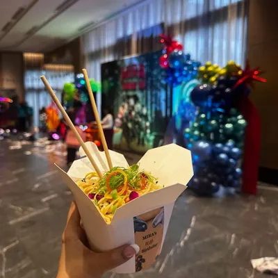 A fun, easy-to-eat noodle box from a 'How to Train Your Dragon' themed 10th birthday party. We make sure the food is as exciting as the theme.