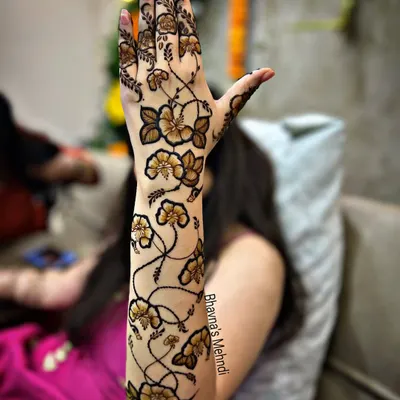 For the client who wants something different. This modern, free-flowing floral vine design is elegant, clean, and contemporary.
