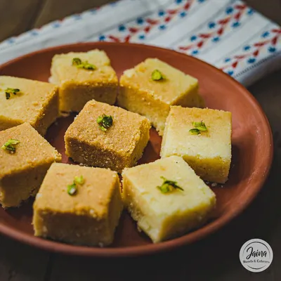 Nothing beats the good old Milk Cake. This grainy, caramelized milk fudge is a classic for a reason. Each piece has that perfect two-tone colour and melt-in-your-mouth texture.