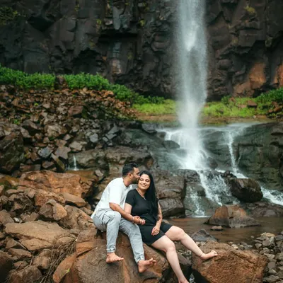 A romantic pre-wedding moment captured against a stunning waterfall backdrop. I specialize in finding dramatic natural landscapes that add a sense of adventure and beauty to your couple photoshoot.