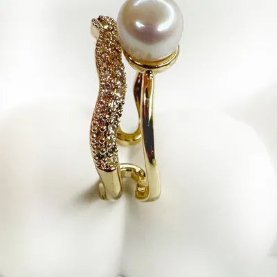 From my Minimals by D'oro collection, this pearl and pave diamond ring is a piece of high fashion for everyday wear.