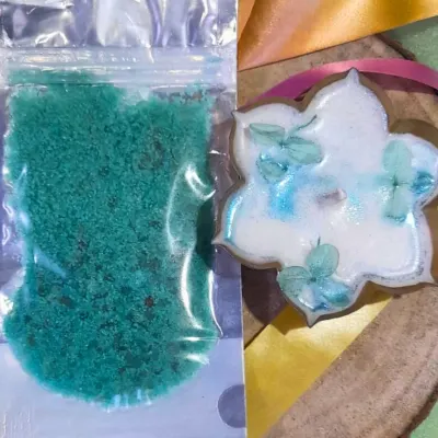 Create your own moment of peace with this self-care duo. This set features a floating Urli candle decorated with dried flowers and a packet of my soothing green bath salts for the perfect relaxation ritual.