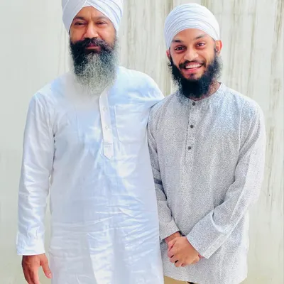 A moment of pure respect and gratitude with my Ustadji. The Guru-shishya tradition is the soul of our music, and his blessings are my greatest strength.