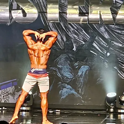 This is the back double biceps pose from the Pro Qualifier Show in Korea. Winning on an international stage requires not just muscle mass, but the definition and symmetry that only precise peak week planning can achieve.