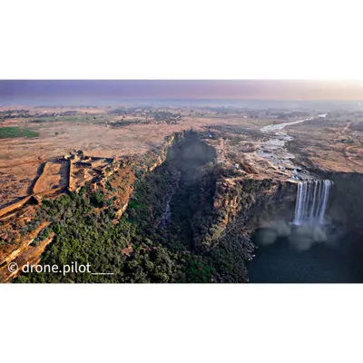 A wide aerial shot of a magnificent waterfall in Madhya Pradesh, carving its way through the landscape. I used my DJI Mavic Air 2s to get this perspective.