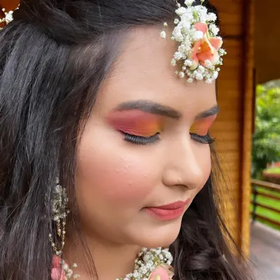 A close-up of the colorful eye makeup for this bride's Haldi ceremony. I used hues of pink and orange to match her outfit and floral jewellery, creating a look that's both pretty and playful.
