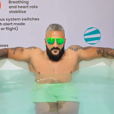 Confidence is key when stepping into the cold. This client shows how embracing the initial shock allows your body to adapt, unlocking the mental and physical benefits of the ice bath.