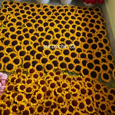A huge batch of sunflower heads, part of a record-breaking bulk order. I'm so grateful for the trust my clients place in me.