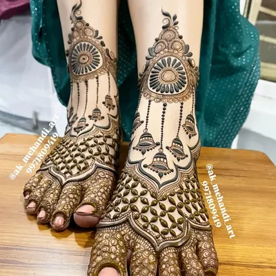 This is one of my most popular foot designs, featuring intricate patterns and hanging 'jhumka' (bell) motifs. It's designed to look like a beautiful piece of jewelry for your feet.
