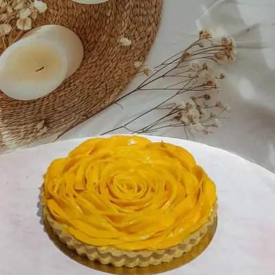 My signature fresh mango tart, featuring a beautiful rose made from hand-sliced mangoes. The buttery crust and light cream filling perfectly complement the sweetness of the fruit. This is a seasonal best-seller.