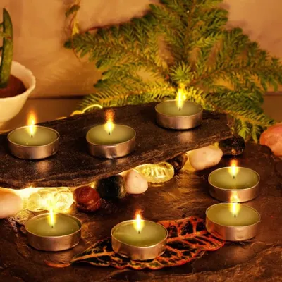 This is how my tealights look when used to create a serene environment. Their steady, smokeless flame is ideal for long periods of use during festivals, dinners, or relaxation.
