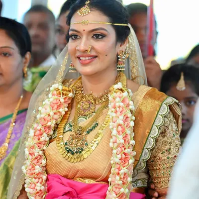 A radiant bride on her wedding day. Her makeup is kept classic and luminous to harmonize with her golden Kanjivaram saree and antique temple jewellery, ensuring she looks timeless in her wedding photos.