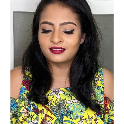 This is a great example of an everyday makeup look. It’s natural and flawless, featuring a sharp winged liner and a beautiful berry lip color for a touch of glam.