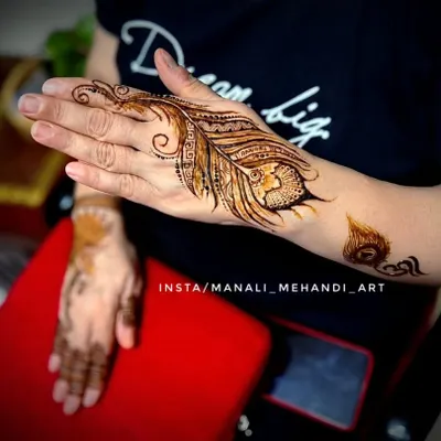 This feather design is a great example of modern mehandi art. It's elegant, unique, and perfect for parties, festivals, or anyone wanting a tattoo-style henna design. I created this for a client in Navi Mumbai.
