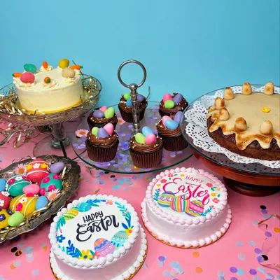 Our entire Easter spread is here! From the traditional English Simnel Cake and carrot cake to chocolate nest cupcakes and hand-painted marzipan eggs, I have everything you need for a sweet celebration.