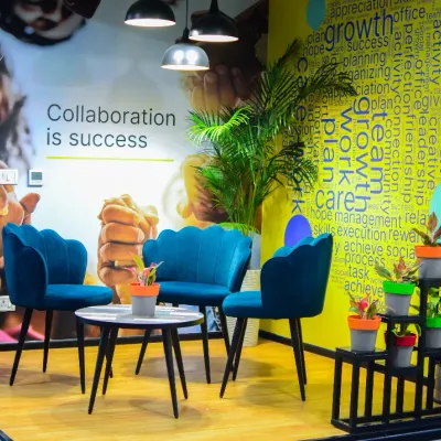 I created this green-filled breakout area to foster collaboration and creativity. The tiered planters add a splash of color and life, making it a more inviting and energetic space for employees to connect.