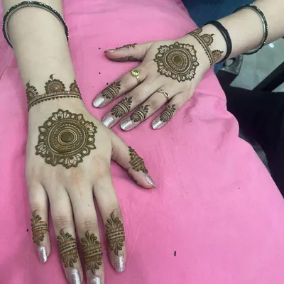 A beautiful and popular choice: matching mandala designs on the back of the hands with detailed finger work. This is a classic yet modern look.
