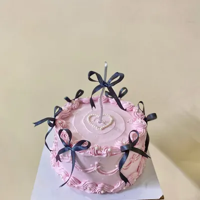 It's the season of bowtiful cakes. This Pinterest-famous design features a pink chocolate cake adorned with delicate piping and elegant black bows.