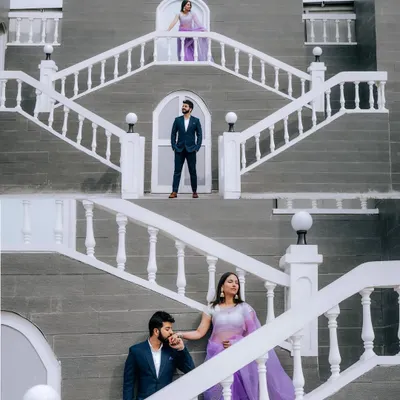 Our 'White House' set features a stunning symmetrical staircase that allows for creative and dramatic couple poses. It's a favorite for couples looking for a touch of modern grandeur in their pre-wedding photos.