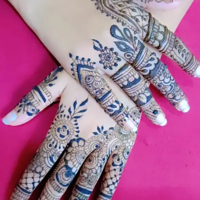 A beautiful back-hand design focusing on the fingers. The patterns are intricate and create a look that is both modern and traditional.
