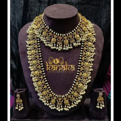 This is a professional view of my grand Guttupusalu bridal set, displayed on a bust to show how the choker and long necklace layer together. The antique finish and pearl details make it a timeless choice for any bride.