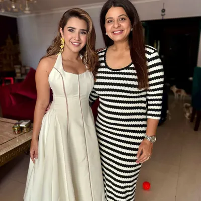Soft glam paired with Roshni Walia's natural beauty is pure magic. It was a pleasure getting her ready for the 'Son of Sardar 2' movie premiere.