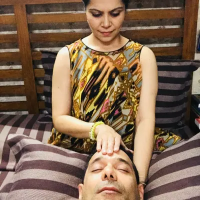 During an Access Consciousness session, I use gentle touch to facilitate energy clearing. This process can help quiet mental chatter and dissolve old patterns related to work, relationships, or your body, opening you up to new possibilities without needing to analyze the past.