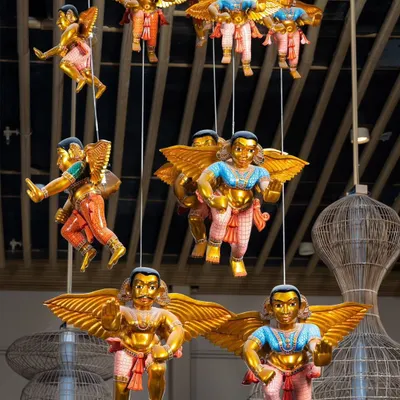 This installation by Santosh Kumar Chitragar, part of the ‘Navarasa’ theme, is displayed at the T2 Domestic Departures of Bengaluru Airport. Through the timeless craft of Kinnala, the work transforms gestures and colors into a universal language of rhythm.