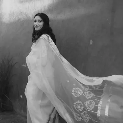 A romantic Haldi lookbook that makes you swoon. This bride is wearing her personality on her sleeve in a timeless white and gold saree.