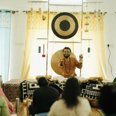 I teach not just from theory, but from 15 years of global experience. Here, I am explaining the fundamentals of sound therapy to a new group of aspiring healers in Namma Bengaluru.