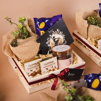 This Women's Day hamper for Raphe features a beautiful pinewood tray and a live succulent plant. It's a perfect example of a sustainable and meaningful corporate gift.