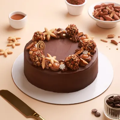 Our Chocolate Toffee Nut Caramel Cake is pure indulgence. It features rich dark chocolate ganache, roasted almond praline, and gooey caramel for a magical taste experience.