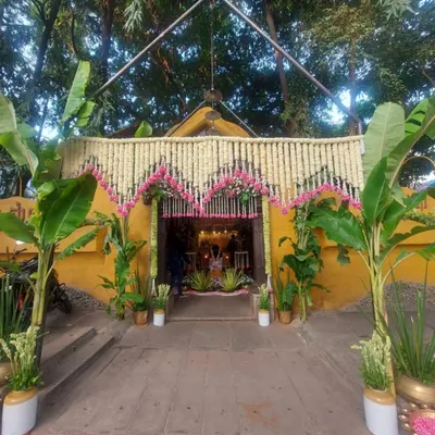 The entrance to a Seemantham that is a true ode to tradition. We used banana trees, brass pots, and a beautiful canopy of tuberose and pink carnations to welcome guests into a sacred space.