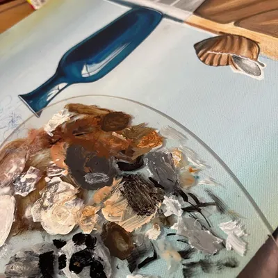 Isn't it amazing how many shades you can create from just a few basic colors? A huge part of painting is learning how to mix your own palette. This image shows the earthy tones I mixed for the still life painting of the blue bottle and seashell.