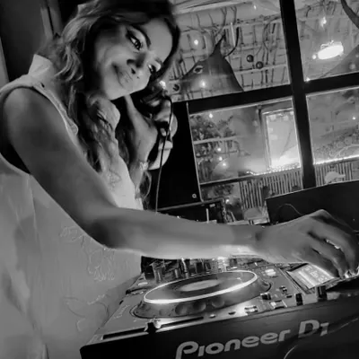 A black and white shot of me in the zone at a 'Homie' night. It's all about that classic, intimate vibe.