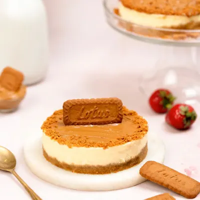 For this Lotus Biscoff cheesecake, the goal was a bright, clean, and airy feel. The minimalist styling with a soft background makes the dessert the hero, perfect for a bakery's social media or online catalogue.