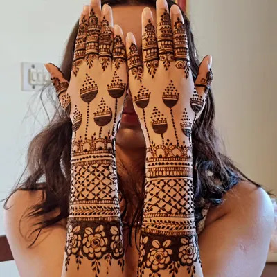 My love for jhumka designs is endless. This one features stylized hanging jhumkas on the back of the hands.
