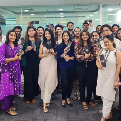 This is the fantastic result of a team bonding session with Colliers. A group of smiling faces and unique creations is always the goal. These art activities are designed to be inclusive and enjoyable for everyone, regardless of their experience with art.
