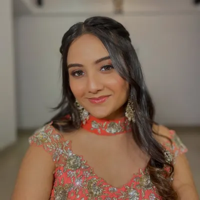 Subtle elegance with a touch of sparkle for this lovely bridesmaid. I gave her a natural base with glittery eyes for the perfect glow-up.