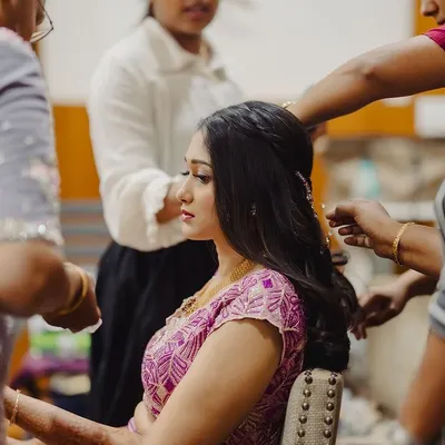 A behind-the-scenes moment from Surabhi's sangeeth. My team and I are working together to create her beautiful, wavy hairstyle, making sure every detail is perfect.