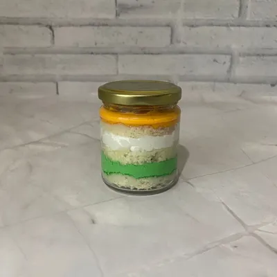 Perfect for national holidays or patriotic events, this cake jar features layers of cake and cream in the colors of the Indian flag. It's a festive and delicious single-serving treat.