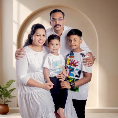 A full family portrait against a modern, arched backdrop with soft, natural lighting. This setup is perfect for creating a bright and elegant look.